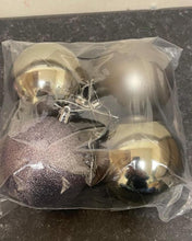 Load image into Gallery viewer, Pack of 4 x 8cm Baubles - Christmas Wreath Tree Decoration